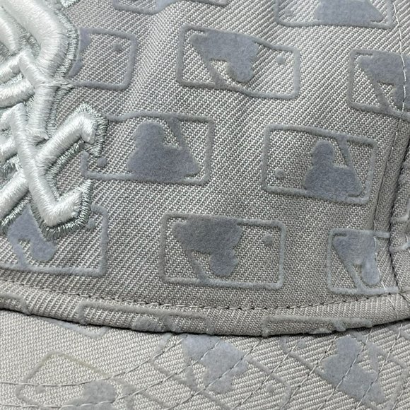 Ltd Edition Chicago White Sox 59FIFTY Embossed Velvet MLB Theme Fitted Hat - Picture 2 of 7
